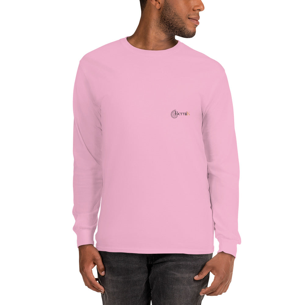 T-shirt en coton de qualité supérieure avec un design géométrique de tables à huîtres alignées, inspiré par les estampes japonaises bleues.
