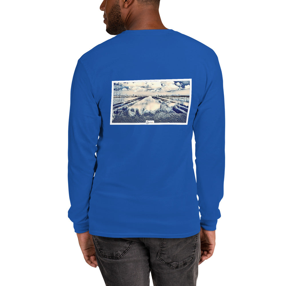 T-shirt à manches longues unisexe, orné d'une illustration de tables à huîtres alignées, évoquant la beauté des côtes bleues.