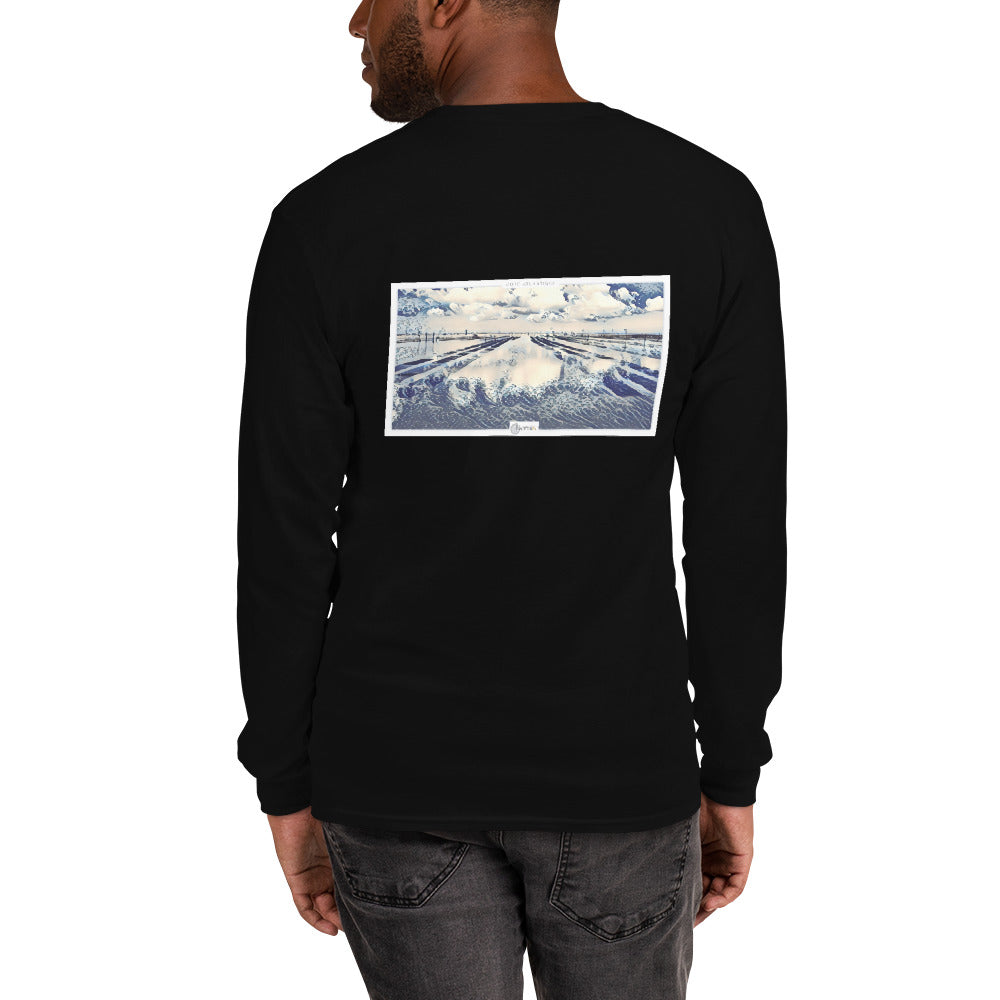 T-shirt unisexe à manches longues, avec un design raffiné de parc à huîtres inspiré des estampes japonaises, symbolisant l'harmonie maritime.