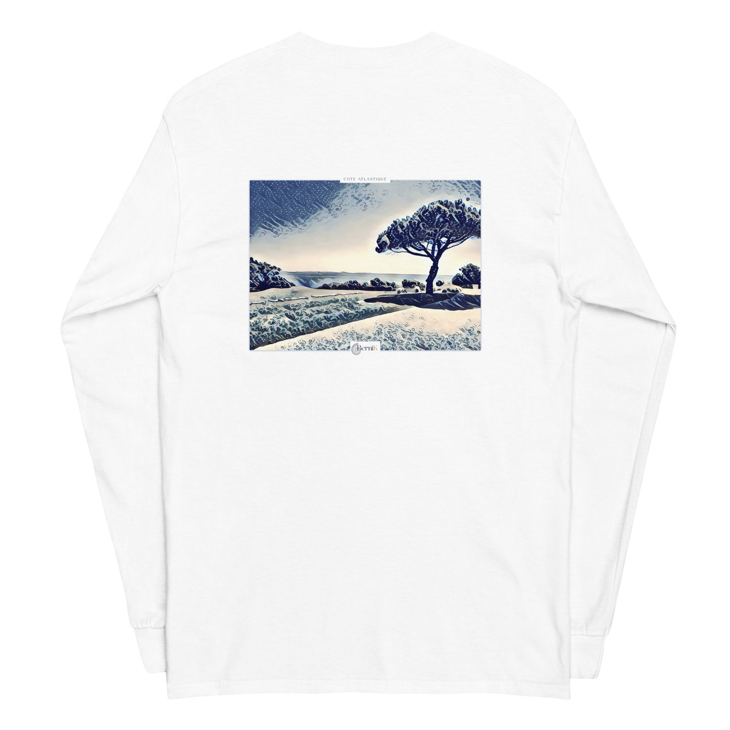 T-shirt en coton de haute qualité, orné d'un pin parasol et d'un océan, pour une touche artistique et décontractée.