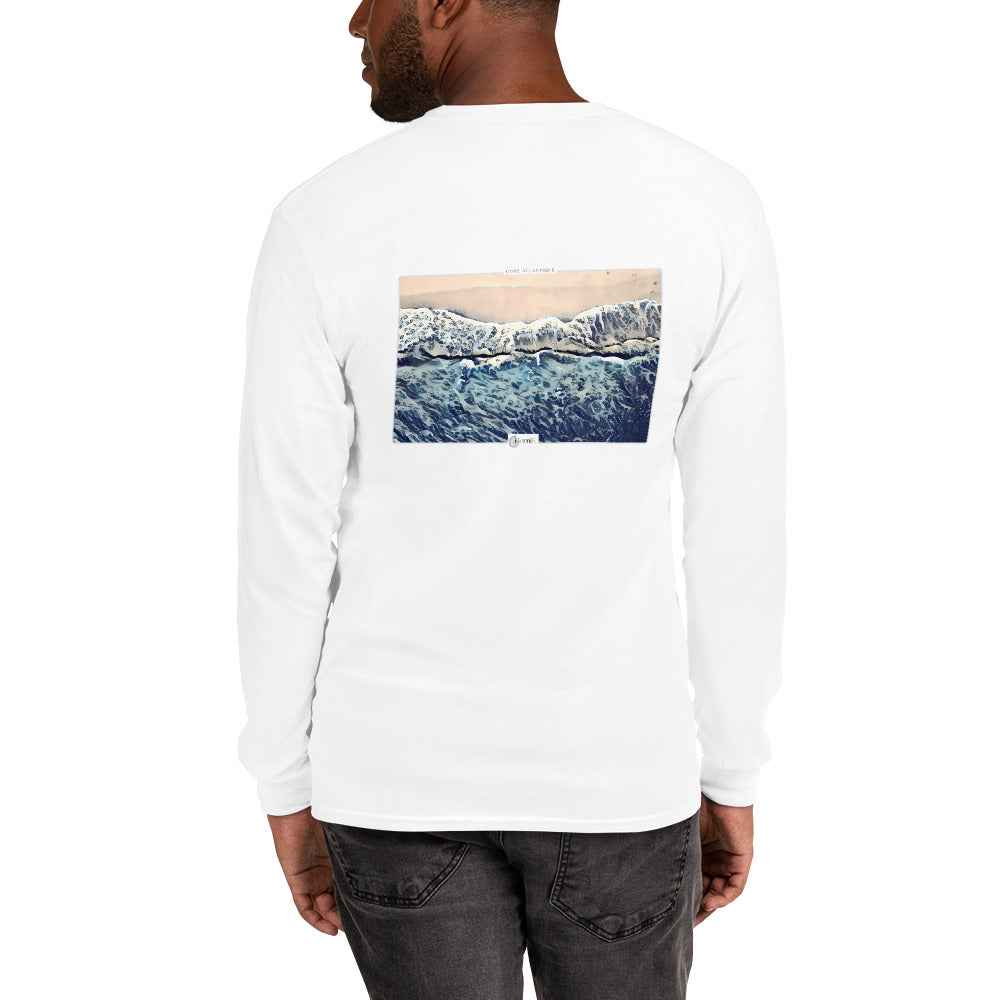 T-shirt en coton de haute qualité, orné d'une vue aérienne d'une plage océane en style estampe japonaise, pour une allure décontractée et raffinée.