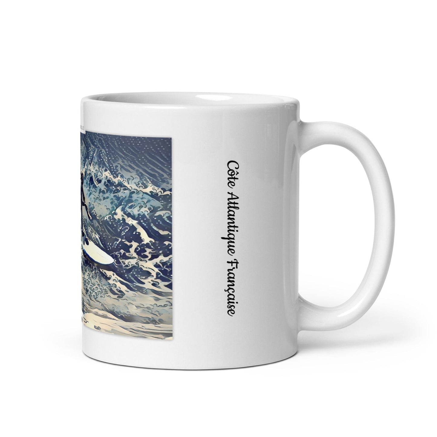 Mug blanc avec illustration d'une surfeuse sur les vagues de l'Ile de Re.