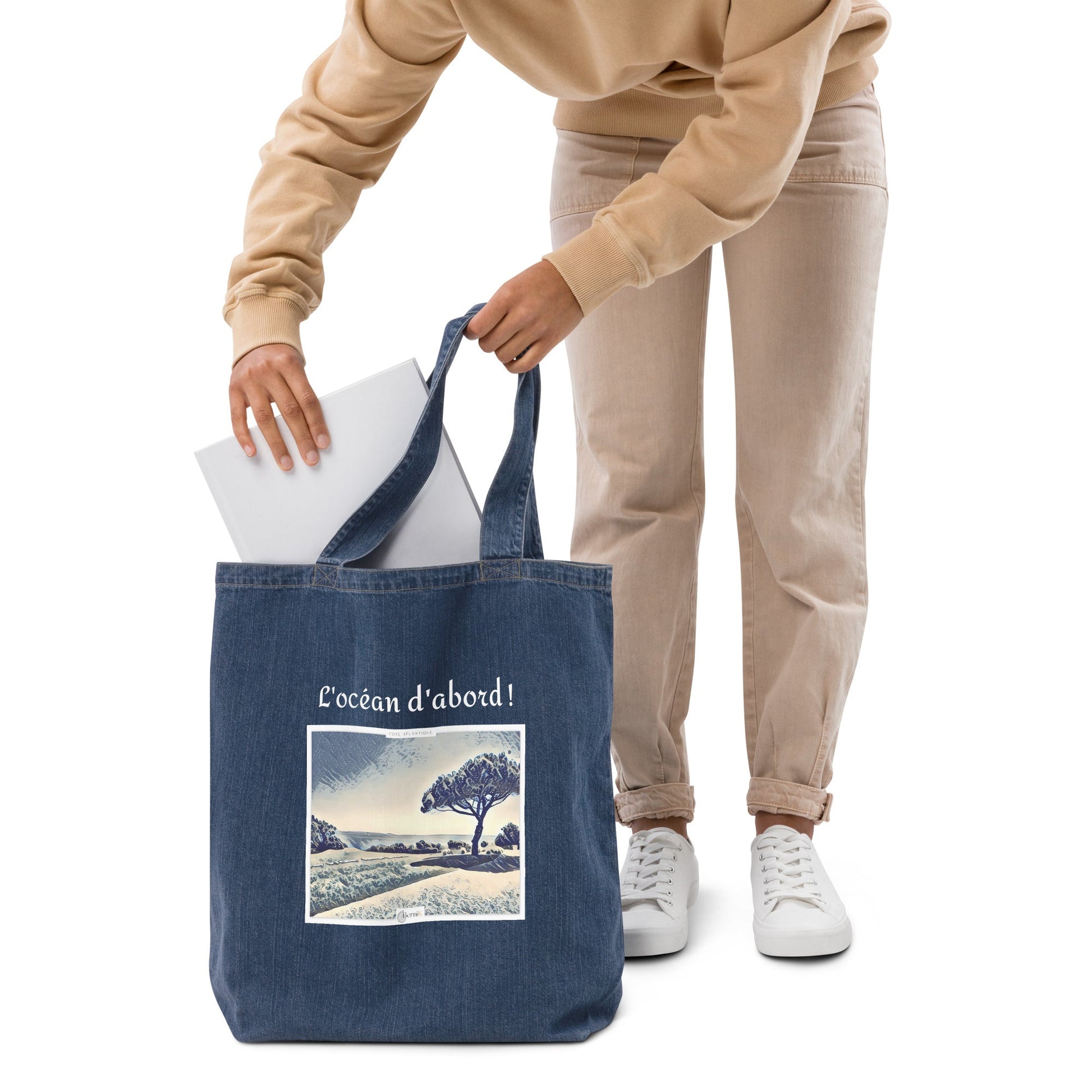 Sac écologique en denim, décoré d’un pin parasol et d'une vue sur l’océan.