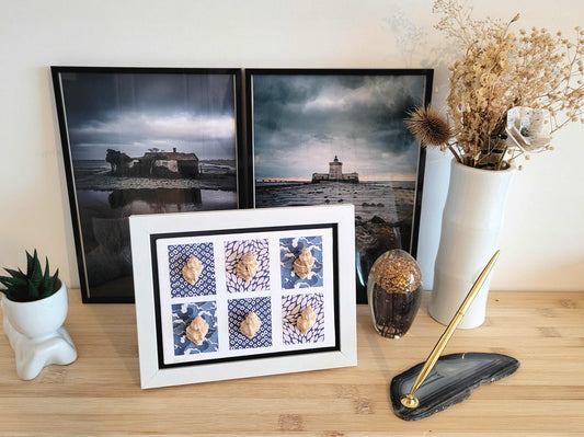 Tableaux en coquillages avec motif de vagues bleues en papier origami japonais. Élégance marine et artisanat français pour une déco unique.