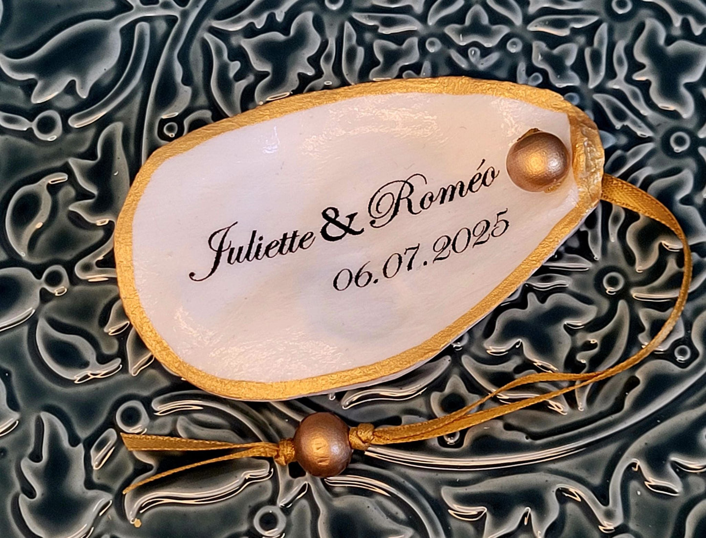 Ajoutez une touche bord de mer à votre mariage avec ces ronds de serviette personnalisés, un artisanat unique pour un événement mémorable.