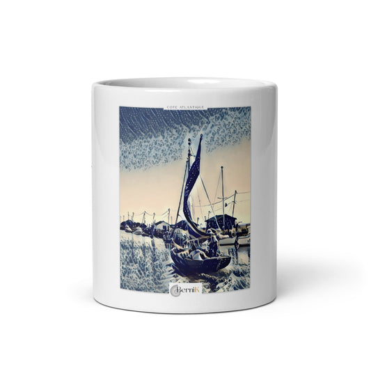 Mug en céramique décoré d’un bateau quittant le chenal pour l’océan.