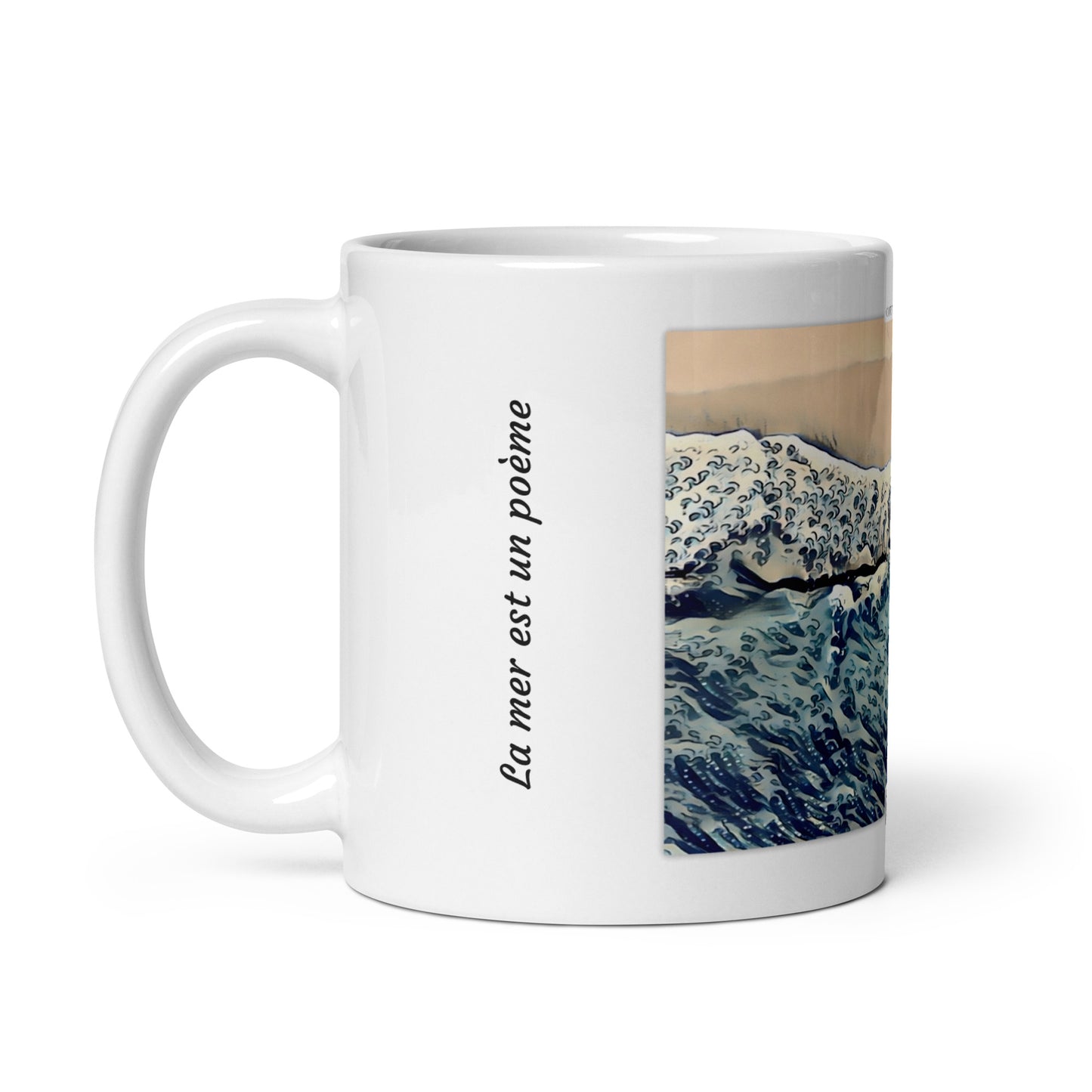 Mug élégant avec un design représentant une plage océane, idéal pour les amateurs de paysages marins.