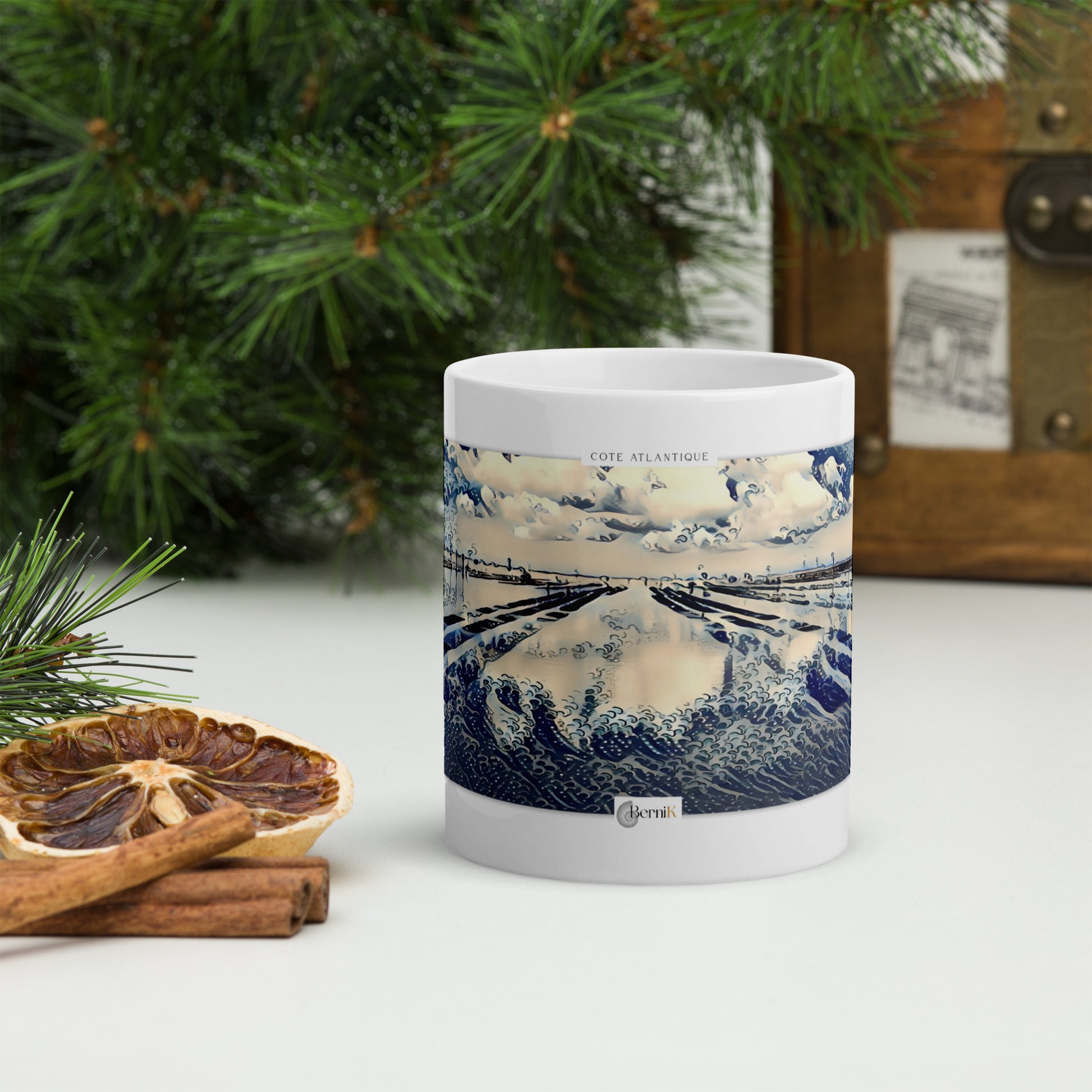 Mug original avec un décor inspiré d’un parc à huîtres dans l’océan.