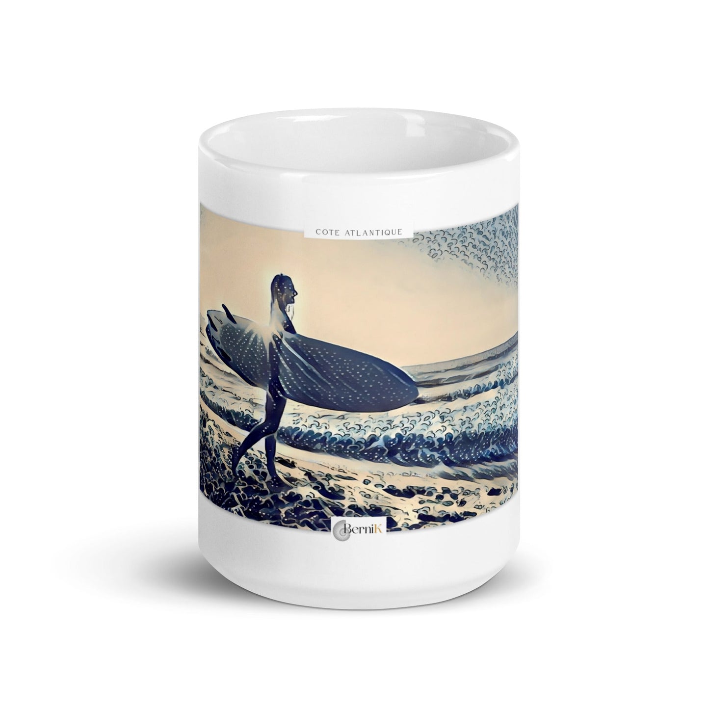 Mug illustrant une surfeuse au large de l'île d'Oléron, dans le style des estampes japonaises.