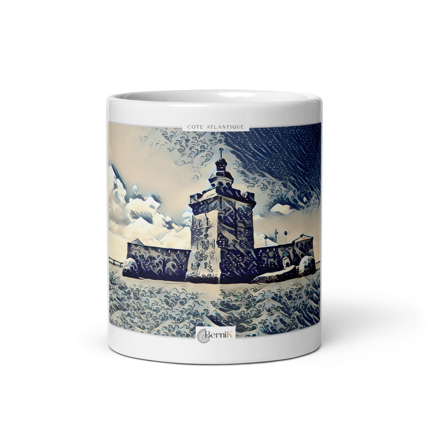 Mug en céramique décoré d'une illustration artistique du Fort Louvois dans des tons bleus et blancs.