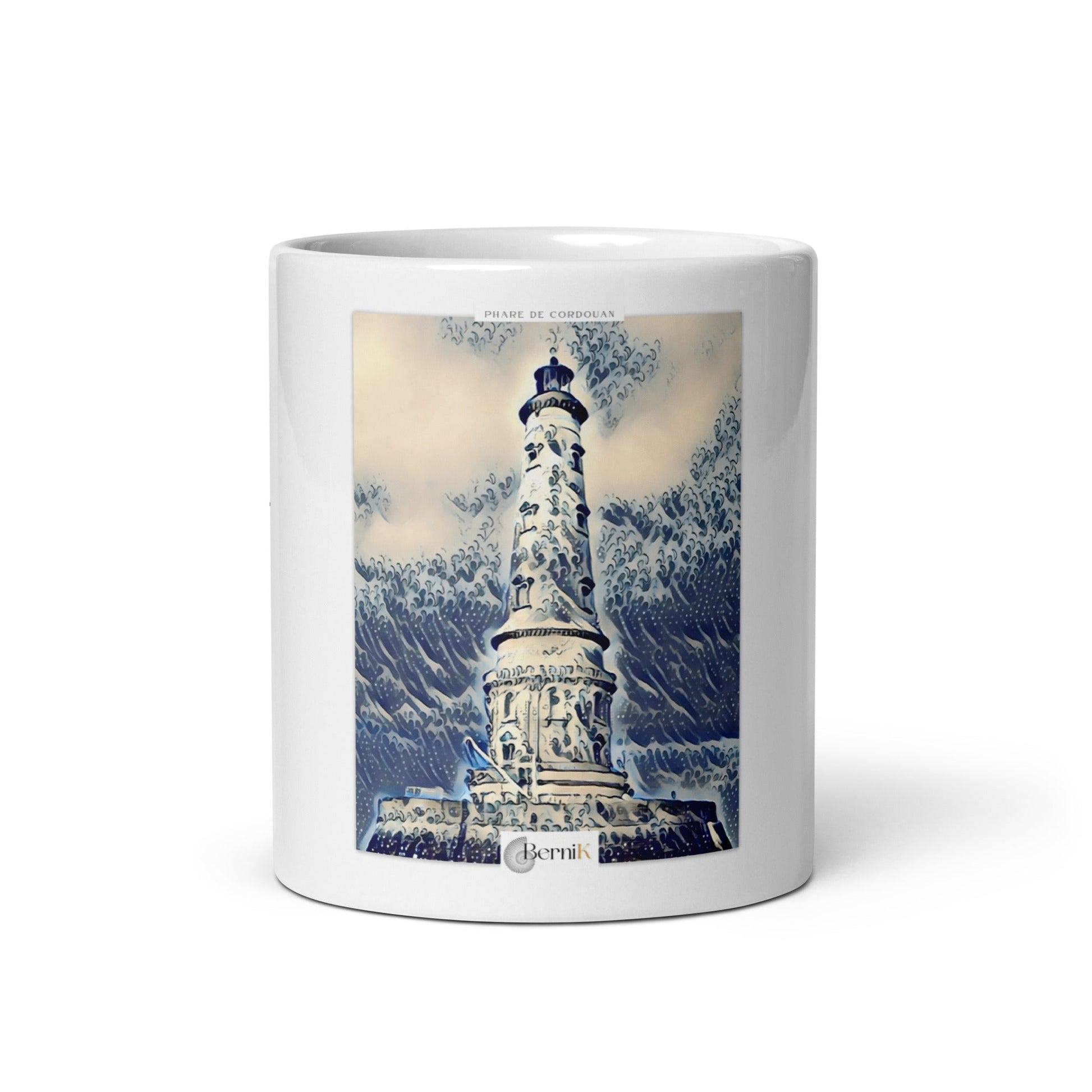 Mug en céramique décoré du phare de Cordouan avec des tons bleus et blancs.