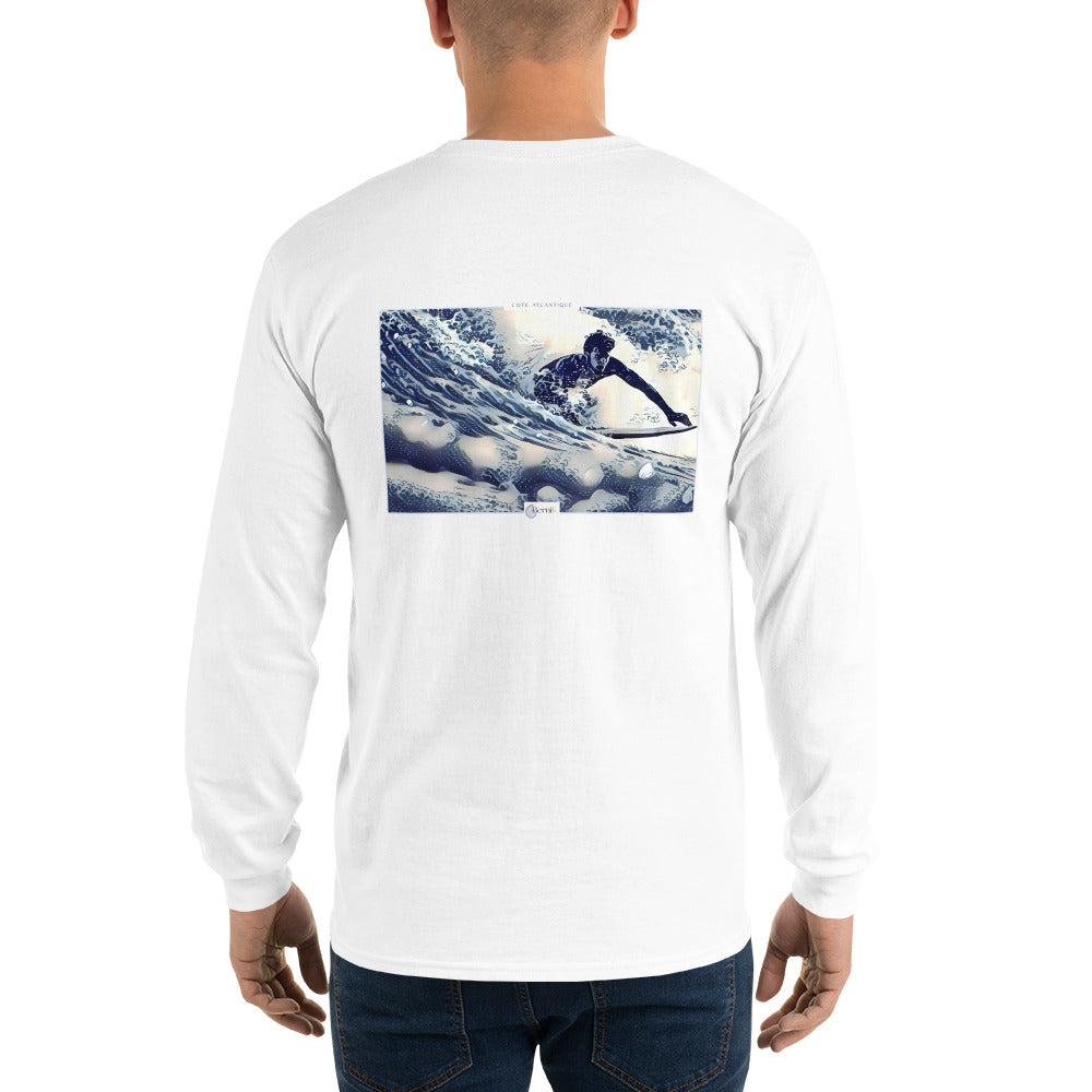 Illustration style estampe japonaise d'un surfeur à Biarritz sur un t-shirt à manches longues.