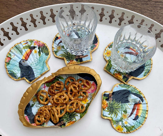 Sous-verres en coquilles Saint-Jacques, une touche chic et unique pour votre table, faits main en France, éco-responsables et élégants.