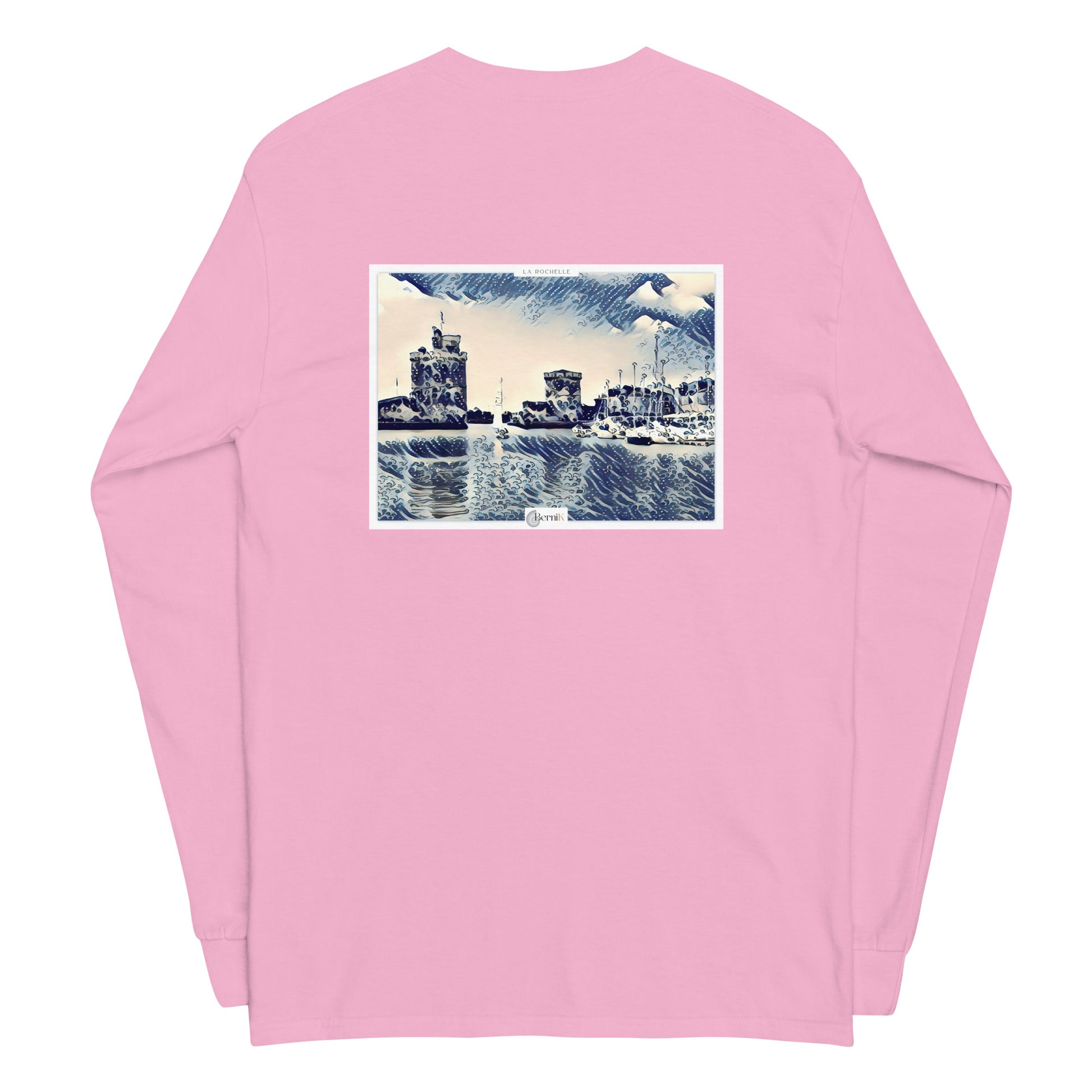 T-shirt unisexe à manches longues, orné d'une illustration détaillée des célèbres tours du Vieux Port de La Rochelle, inspiré des estampes japonaises bleues.