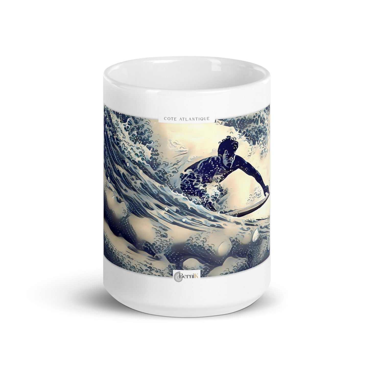 Mug artistique mettant en scène un surfeur à Biarritz et une vague puissante.